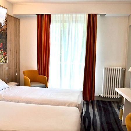 Kyriad Hotel Tours Centre מראה חיצוני תמונה