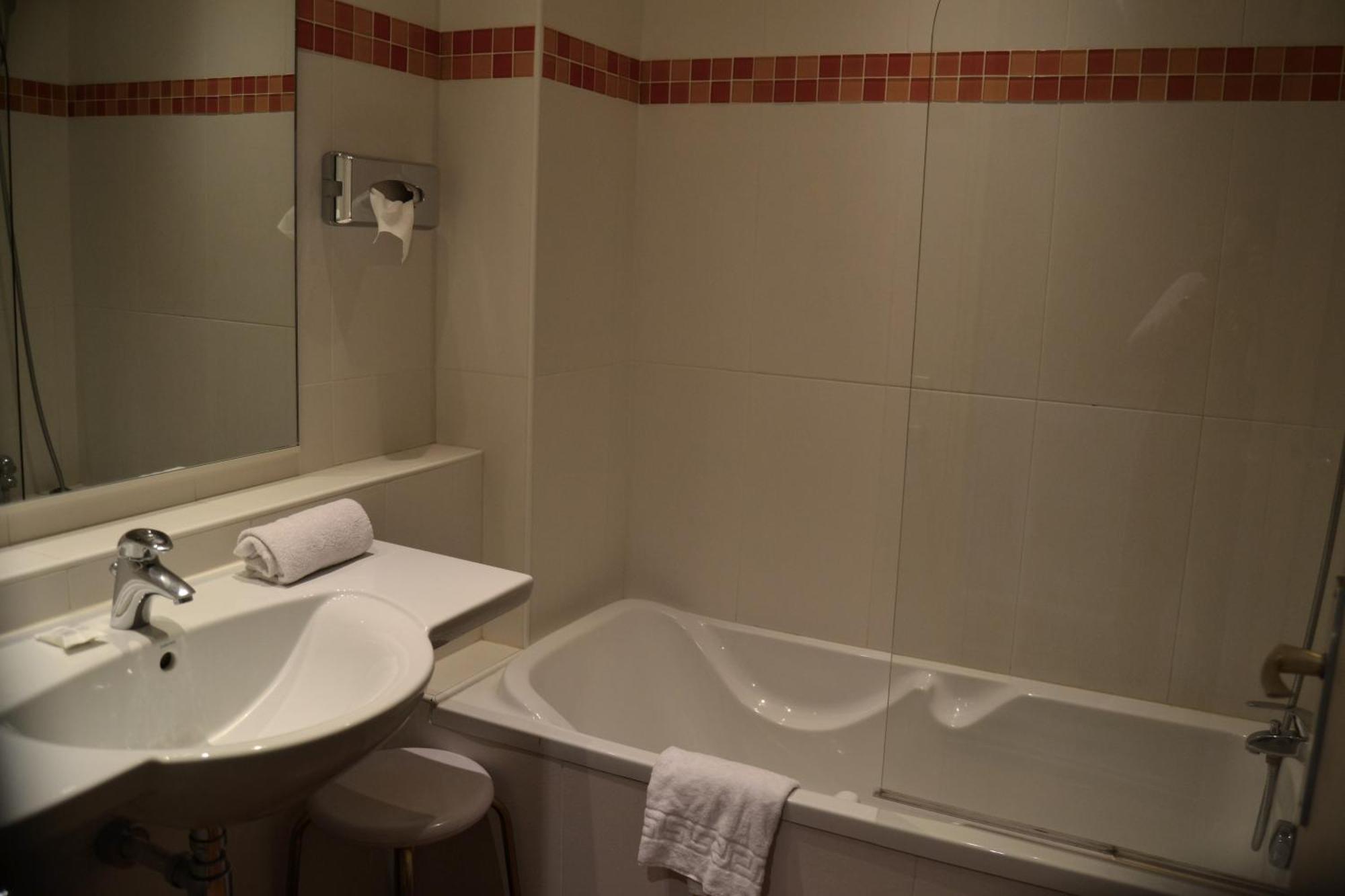 Kyriad Hotel Tours Centre מראה חיצוני תמונה