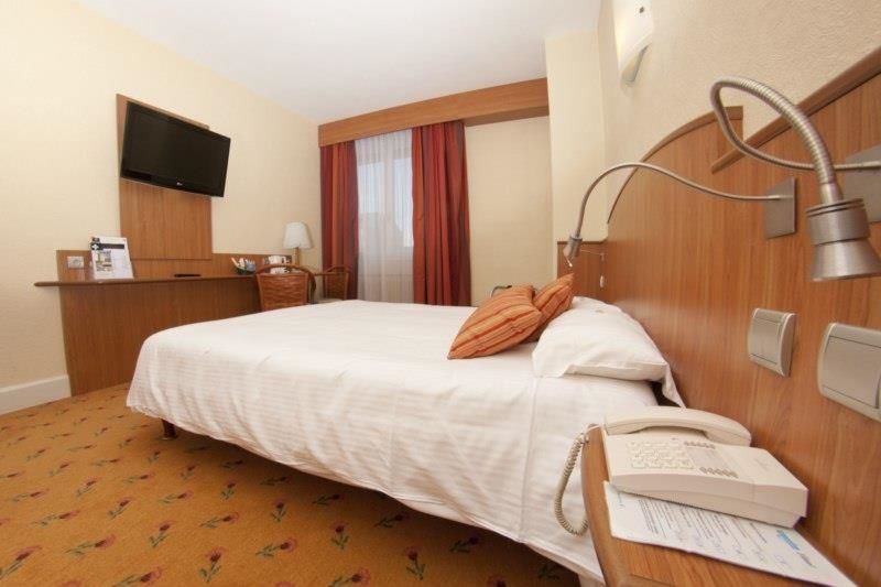 Kyriad Hotel Tours Centre מראה חיצוני תמונה